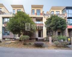 三江鸣翠蓝湾(别墅) 4室2厅3卫 212.58m² 450万