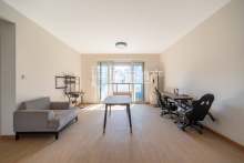 复城国际 4室2厅2卫 180.00m² 330万