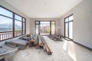悦山雅苑 4室2厅3卫 293.54m² 2000万