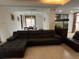阳光里 3室2厅2卫 160.00m² 3000元/月