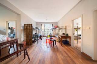 银湖花苑 4室2厅2卫 150.00m² 195万