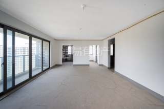 秦忆荣府南区 4室2厅2卫 142.00m² 152万