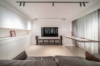 绿城富春玫瑰园 7室2厅6卫 246.00m² 1190万