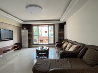 阳光里 4室2厅2卫 134.00m² 2300元/月