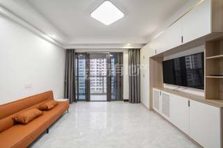 秦忆荣府南区 4室2厅3卫 145.00m² 2500元/月